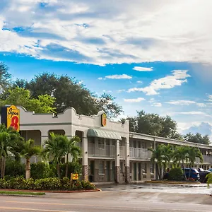 Super 8 By Wyndham Sarasota Area ** Bradenton